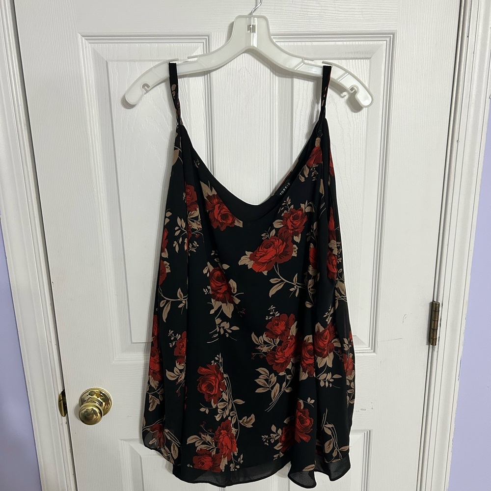 Torrid rose print spaghetti strap blouse
